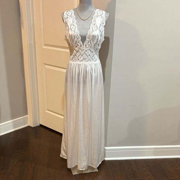 Lily of France Dresses & Skirts - Rare Vintage Lily of France White Lace Maxi Nightgown Dress size Medium